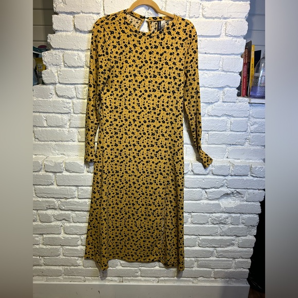 ⚠️🎁3 for $35🎁⚠️ Divided- size M- Maxie dress mustard and black flowers - Picture 7 of 9